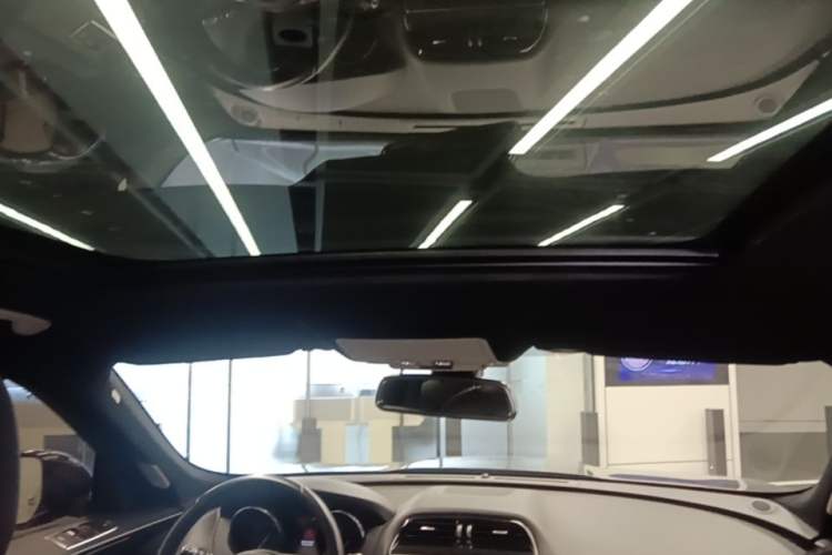Used Jaguar F-PACE 2016 2.0T Two-Wheel Drive Urban Luxury Edition Headliner