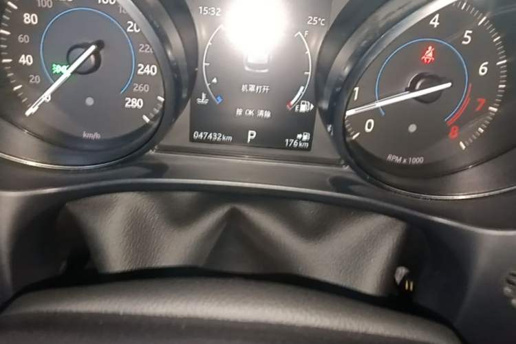 Used Jaguar F-PACE 2016 3.0 SC Four-Wheel Drive R-Sport Sport Edition Odometer Close Up