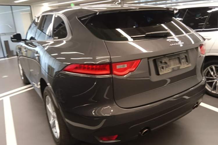 Used Jaguar F-PACE 2016 2.0T Two-Wheel Drive Urban Luxury Edition Rear Left 45 Deg