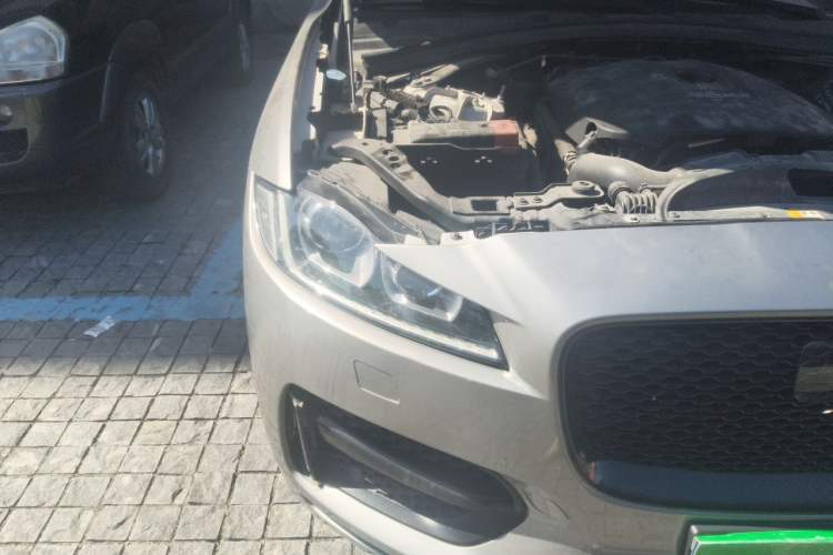 Used Jaguar F-PACE 2016 2.0T Two-Wheel-Drive R-Sport Sport Edition Right Front Headlight