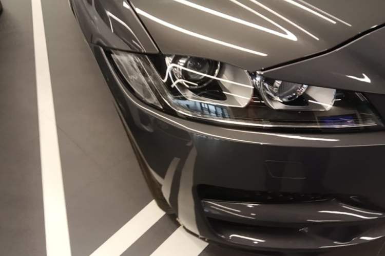 Used Jaguar F-PACE 2016 2.0T Two-Wheel Drive Urban Luxury Edition Right Front Headlight
