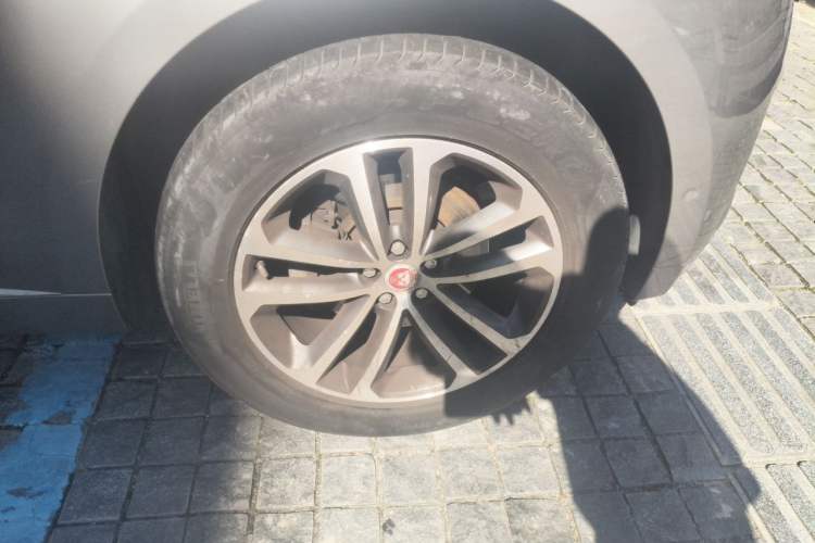 Used Jaguar F-PACE 2016 2.0T Two-Wheel-Drive R-Sport Sport Edition Right Front Wheel Hub