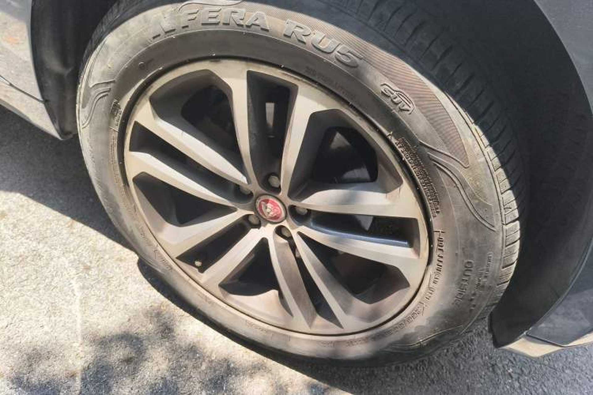 Used Jaguar F-PACE 2016 2.0T Two-Wheel-Drive R-Sport Sport Edition Right Front Wheel Hub
