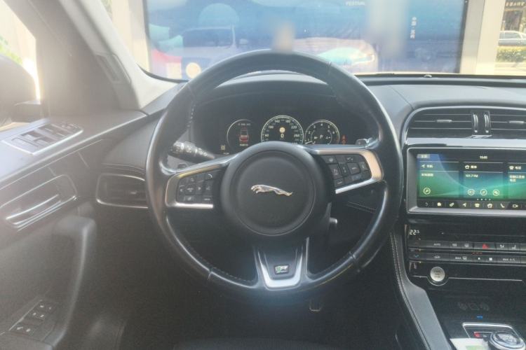 Used Jaguar F-PACE 2016 2.0T Two-Wheel-Drive R-Sport Sport Edition Steering Wheel
