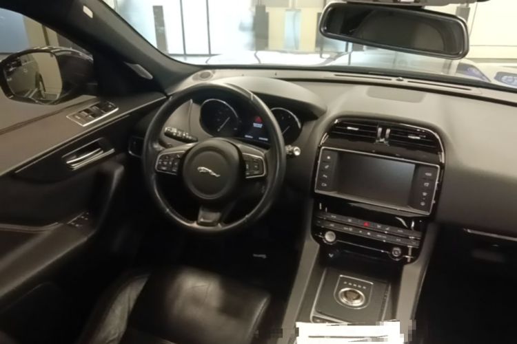 Used Jaguar F-PACE 2016 2.0T Two-Wheel Drive Urban Luxury Edition Steering Wheel