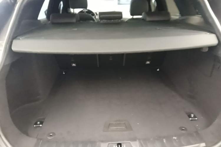 Used Jaguar F-PACE 2016 2.0T Two-Wheel Drive Urban Luxury Edition Trunk