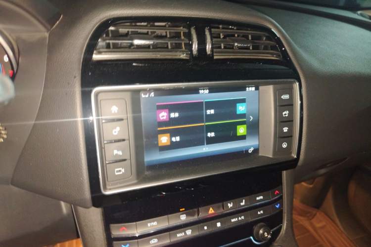 Used Jaguar F-PACE 2016 2.0T Two-Wheel Drive Urban Luxury Edition Audio And AC Panel