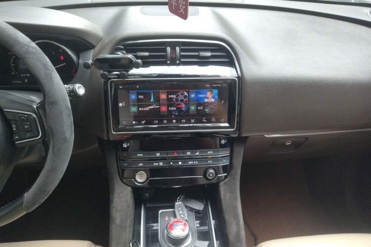 Used Jaguar F-PACE 2016 2.0T Two-Wheel Drive Urban Luxury Edition Audio And AC Panel