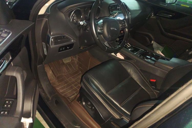 Used Jaguar F-PACE 2016 2.0T Two-Wheel Drive Urban Luxury Edition Driver Seat