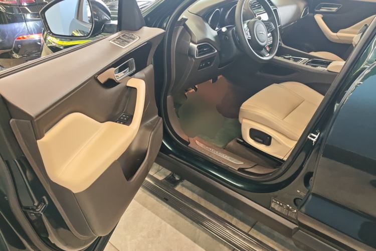 Used Jaguar F-PACE 2016 2.0T Two-Wheel Drive Urban Luxury Edition Driver Seat