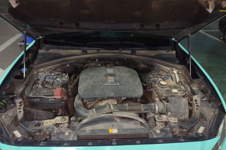 Used Jaguar F-PACE 2016 2.0T Two-Wheel Drive Urban Luxury Edition Engine Bay