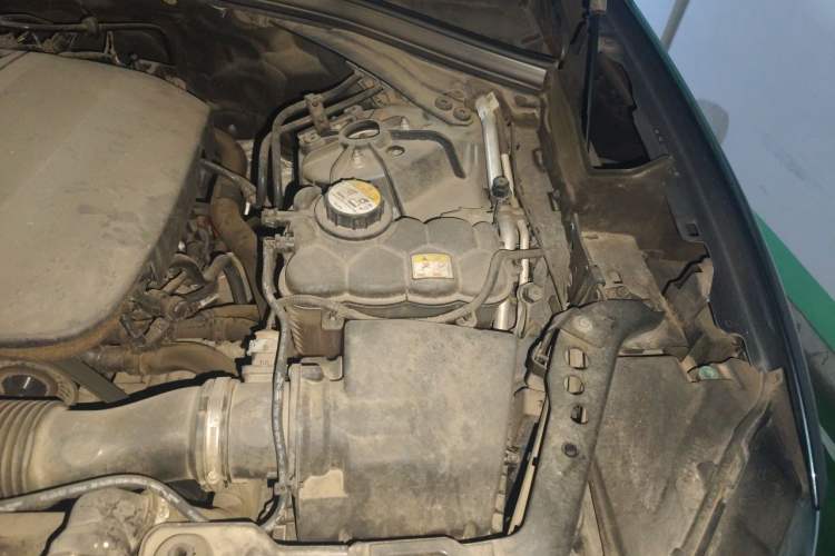 Used Jaguar F-PACE 2016 2.0T Two-Wheel Drive Urban Luxury Edition Engine Bay Left