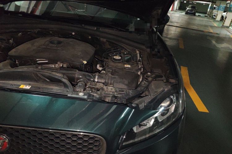 Used Jaguar F-PACE 2016 2.0T Two-Wheel Drive Urban Luxury Edition Engine Bay Left