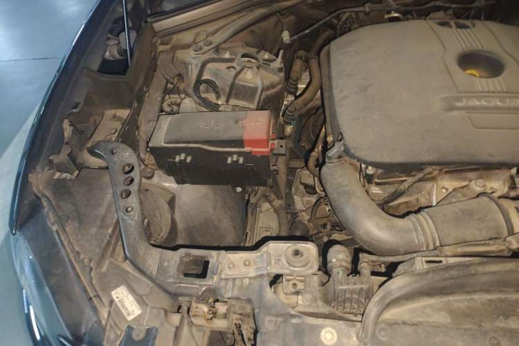 Used Jaguar F-PACE 2016 2.0T Two-Wheel Drive Urban Luxury Edition Engine Bay Right