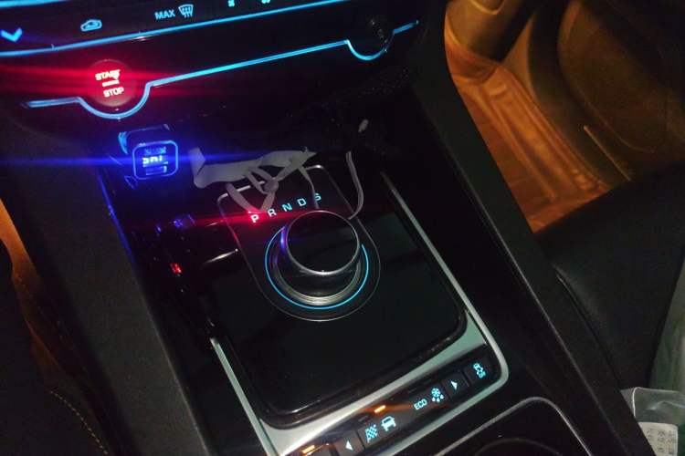 Used Jaguar F-PACE 2016 2.0T Two-Wheel Drive Urban Luxury Edition Gear Lever