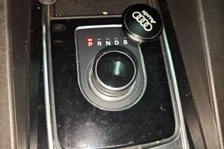 Used Jaguar F-PACE 2016 2.0T Two-Wheel Drive Urban Luxury Edition Gear Lever