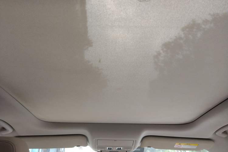 Used Jaguar F-PACE 2016 2.0T Two-Wheel Drive Urban Luxury Edition Headliner