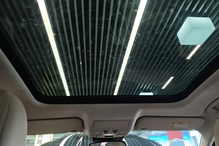 Used Jaguar F-PACE 2016 2.0T Two-Wheel Drive Urban Luxury Edition Headliner
