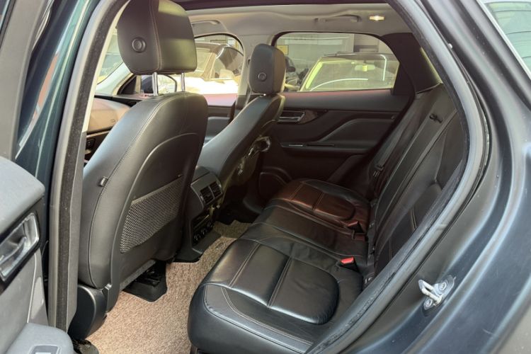 Used Jaguar F-PACE 2016 2.0T Two-Wheel-Drive R-Sport Sport Edition Interior 3