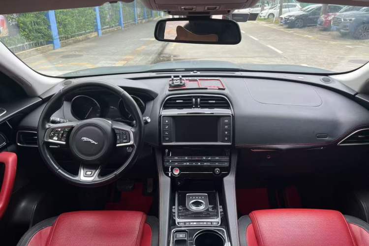 Used Jaguar F-PACE 2016 3.0 SC Four-Wheel Drive R-Sport Sport Edition Interior 3