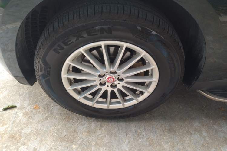 Used Jaguar F-PACE 2016 2.0T Two-Wheel Drive Urban Luxury Edition Left Front Wheel Hub