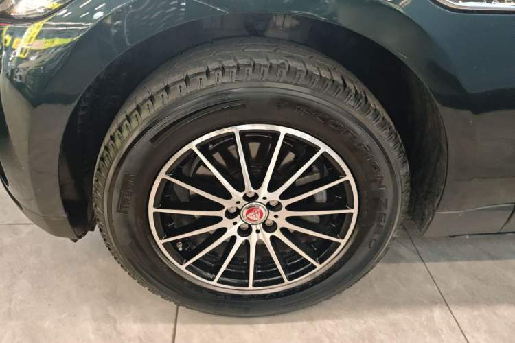 Used Jaguar F-PACE 2016 2.0T Two-Wheel Drive Urban Luxury Edition Left Front Wheel Hub