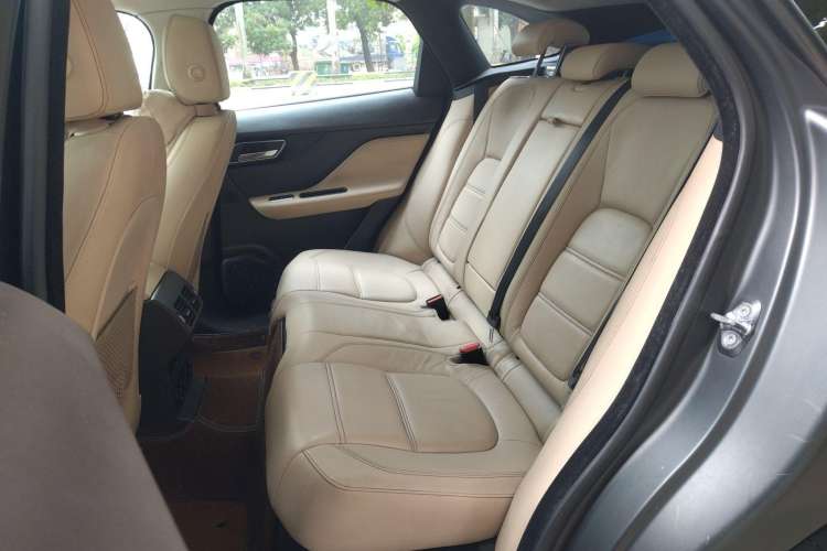 Used Jaguar F-PACE 2016 2.0T Two-Wheel Drive Urban Luxury Edition Left Rear Seat