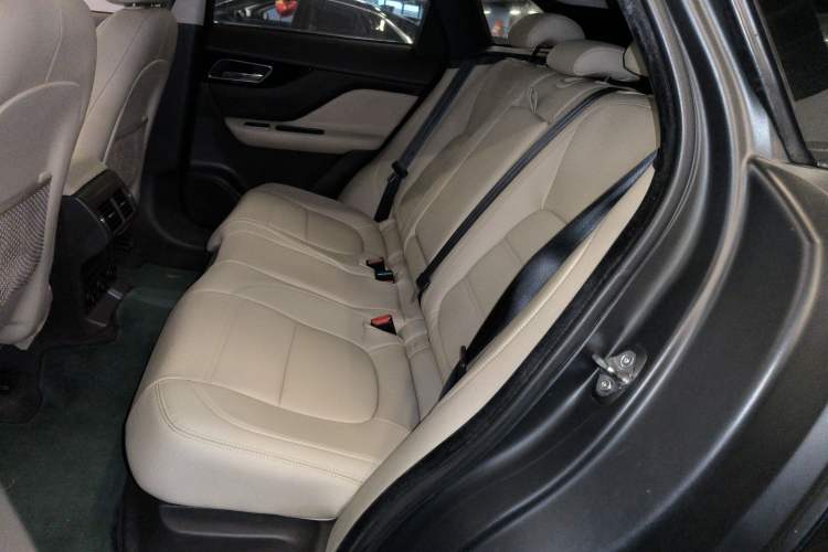 Used Jaguar F-PACE 2016 2.0T Two-Wheel Drive Urban Luxury Edition Left Rear Seat