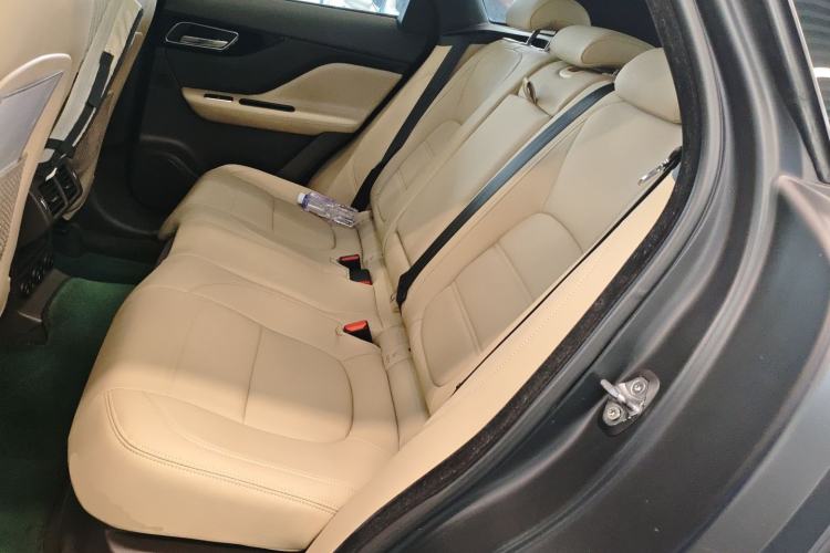 Used Jaguar F-PACE 2016 2.0T Two-Wheel Drive Urban Luxury Edition Left Rear Seat