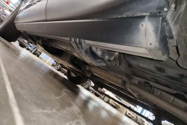 Used Jaguar F-PACE 2016 2.0T Two-Wheel Drive Urban Luxury Edition Left Side Sill
