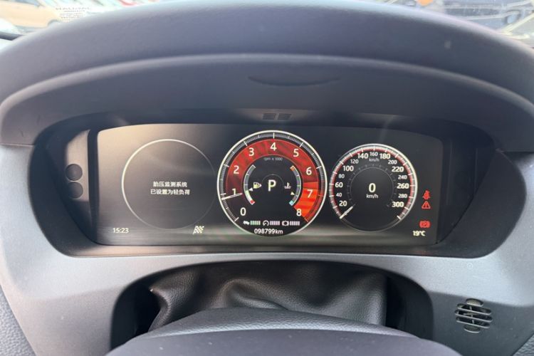 Used Jaguar F-PACE 2016 2.0T Two-Wheel-Drive R-Sport Sport Edition Odometer Close Up