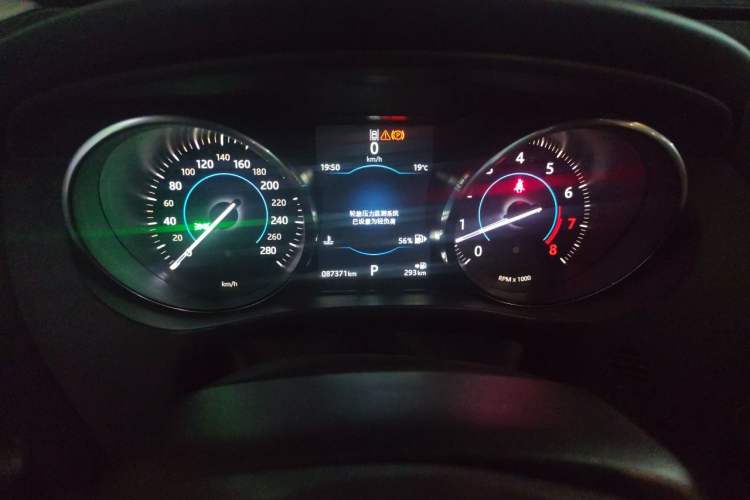 Used Jaguar F-PACE 2016 2.0T Two-Wheel Drive Urban Luxury Edition Odometer Close Up