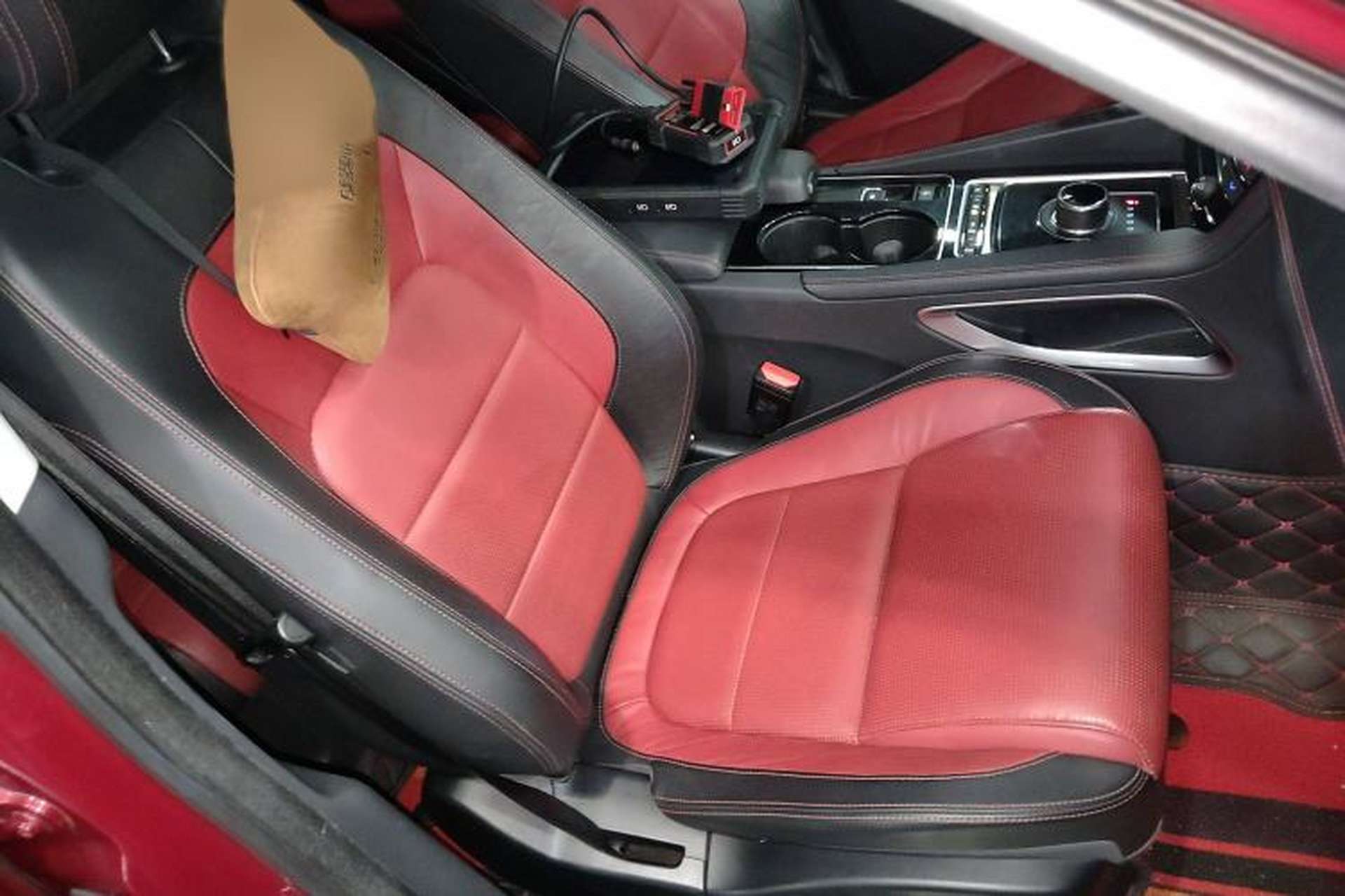 Used Jaguar F-PACE 2016 3.0 SC Four-Wheel Drive R-Sport Sport Edition Right Front Seat