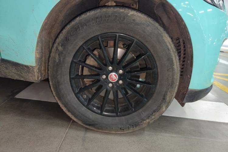 Used Jaguar F-PACE 2016 2.0T Two-Wheel Drive Urban Luxury Edition Right Front Wheel Hub