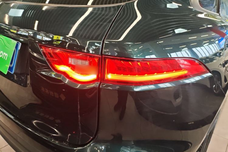 Used Jaguar F-PACE 2016 2.0T Two-Wheel Drive Urban Luxury Edition Right Rear Taillight