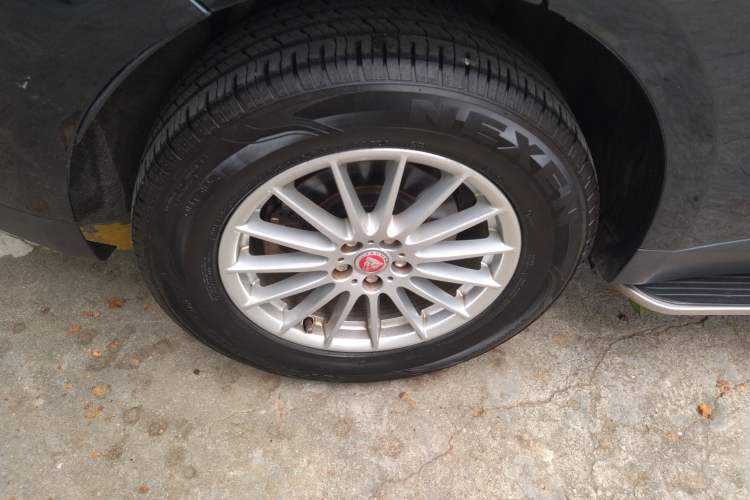 Used Jaguar F-PACE 2016 2.0T Two-Wheel Drive Urban Luxury Edition Right Rear Wheel Hub