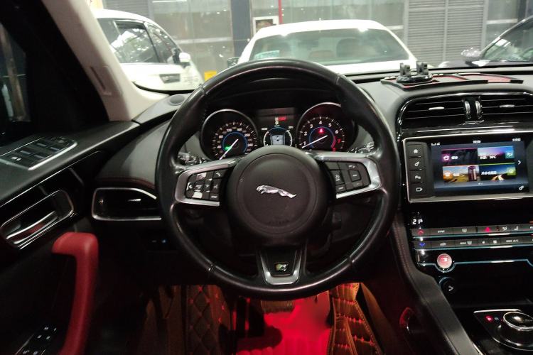 Used Jaguar F-PACE 2016 3.0 SC Four-Wheel Drive R-Sport Sport Edition Steering Wheel