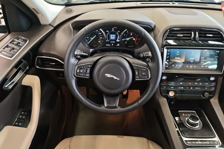 Used Jaguar F-PACE 2016 2.0T Two-Wheel Drive Urban Luxury Edition Steering Wheel