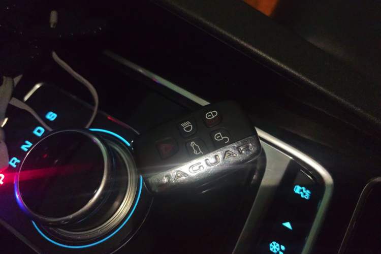 Used Jaguar F-PACE 2016 2.0T Two-Wheel Drive Urban Luxury Edition Vehicle Key