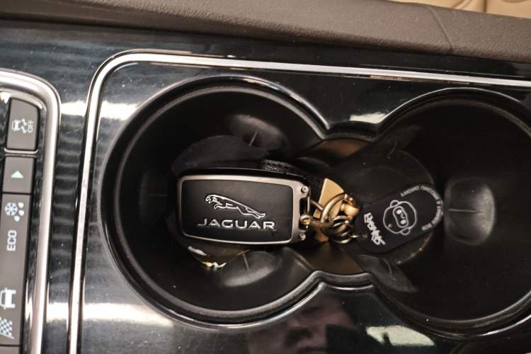 Used Jaguar F-PACE 2016 2.0T Two-Wheel Drive Urban Luxury Edition Vehicle Key