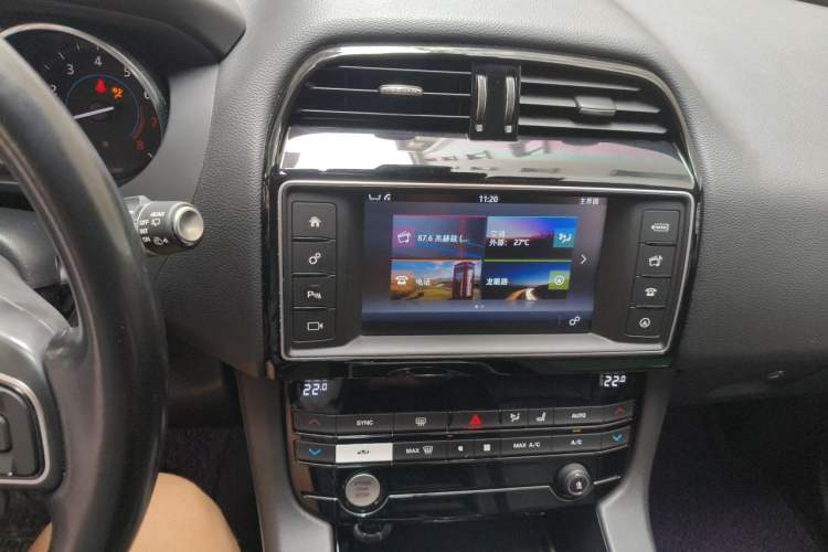 Used Jaguar F-PACE 2016 2.0T Two-Wheel Drive Urban Luxury Edition Audio And AC Panel