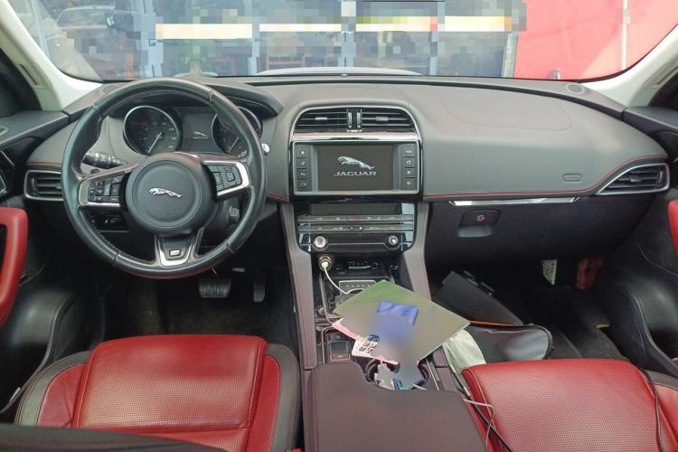 Used Jaguar F-PACE 2016 3.0 SC Four-Wheel Drive R-Sport Sport Edition Center Console
