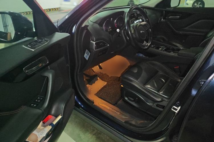 Used Jaguar F-PACE 2016 2.0T Two-Wheel Drive Urban Luxury Edition Driver Seat