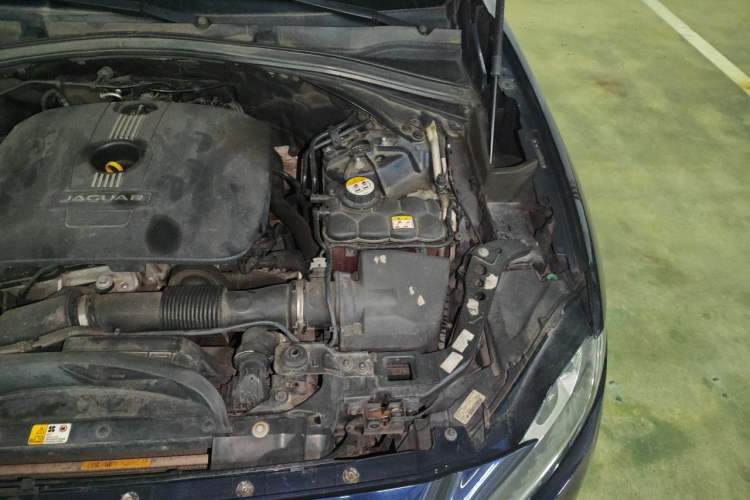 Used Jaguar F-PACE 2016 2.0T Two-Wheel Drive Urban Luxury Edition Engine Bay Left