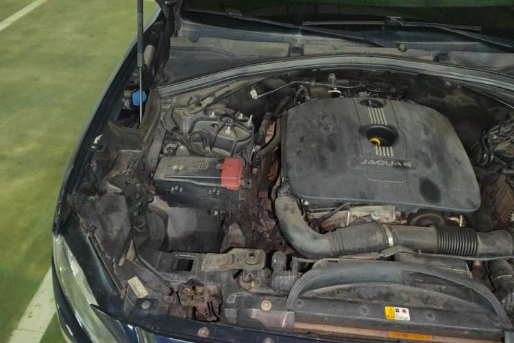 Used Jaguar F-PACE 2016 2.0T Two-Wheel Drive Urban Luxury Edition Engine Bay Right