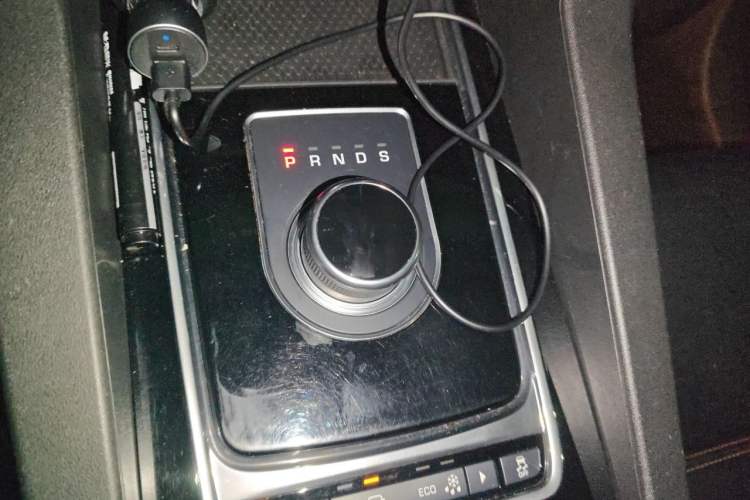 Used Jaguar F-PACE 2016 2.0T Two-Wheel Drive Urban Luxury Edition Gear Lever