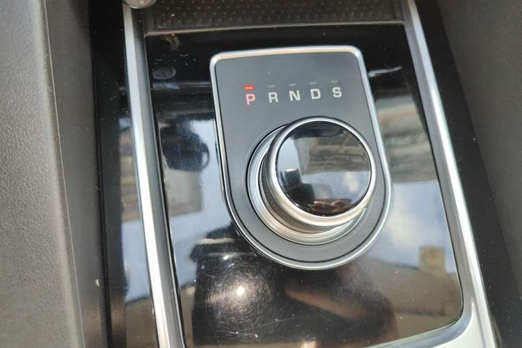 Used Jaguar F-PACE 2016 2.0T Two-Wheel Drive Urban Luxury Edition Gear Lever