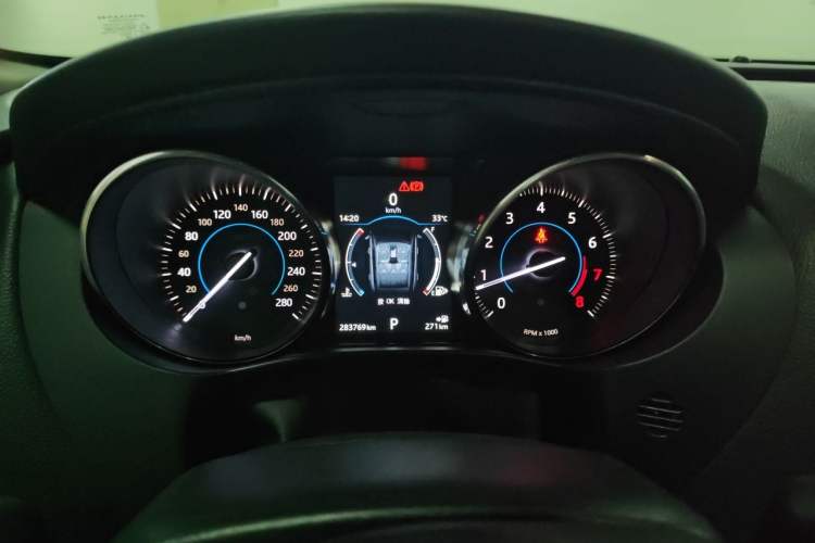 Used Jaguar F-PACE 2016 2.0T Two-Wheel Drive Urban Luxury Edition Instrument Cluster