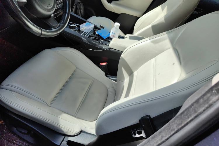 Used Jaguar F-PACE 2016 2.0T Two-Wheel Drive Urban Luxury Edition Left Front Seat