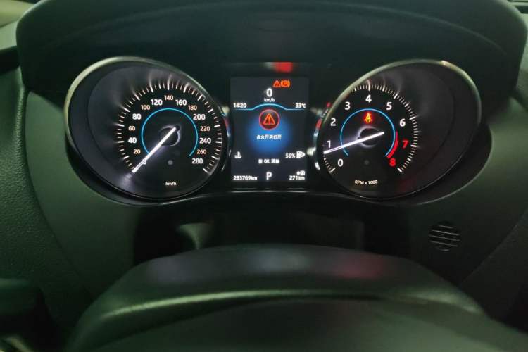 Used Jaguar F-PACE 2016 2.0T Two-Wheel Drive Urban Luxury Edition Odometer Close Up